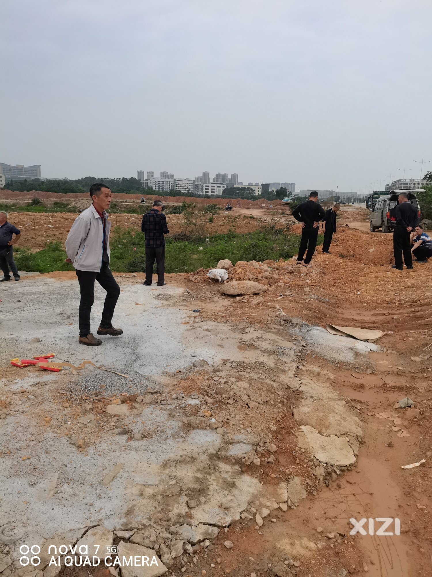 祖坟地被强行破坏，多次沟通无果，地方政府就可以无视法律法规
