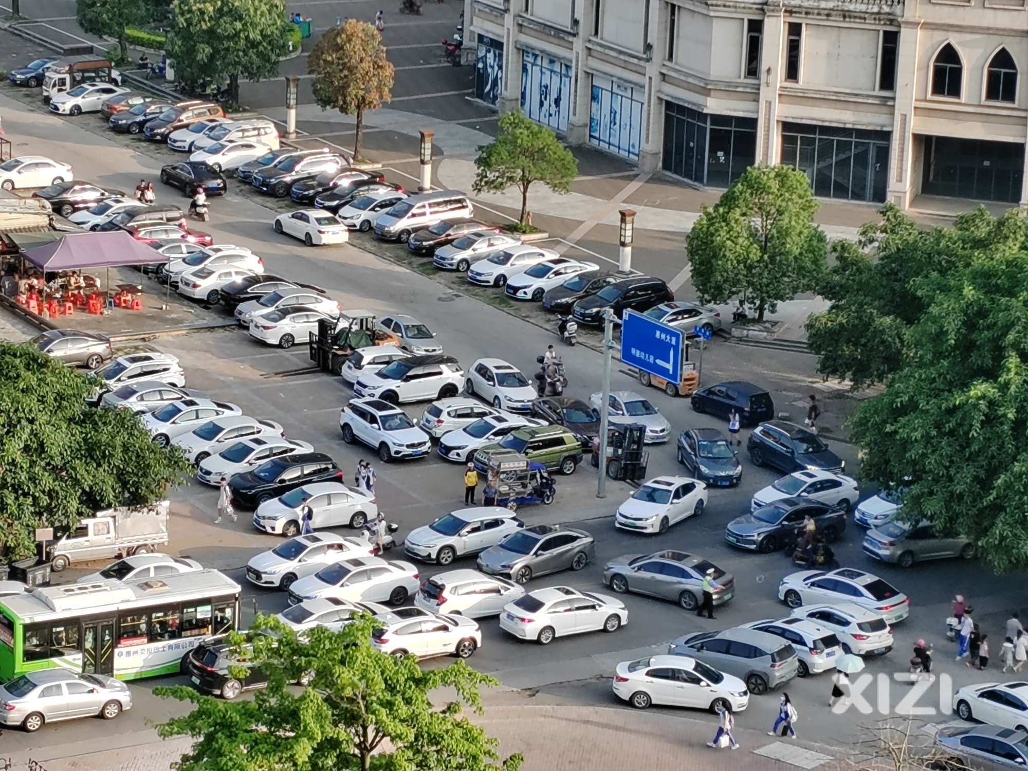 建议增设红绿灯