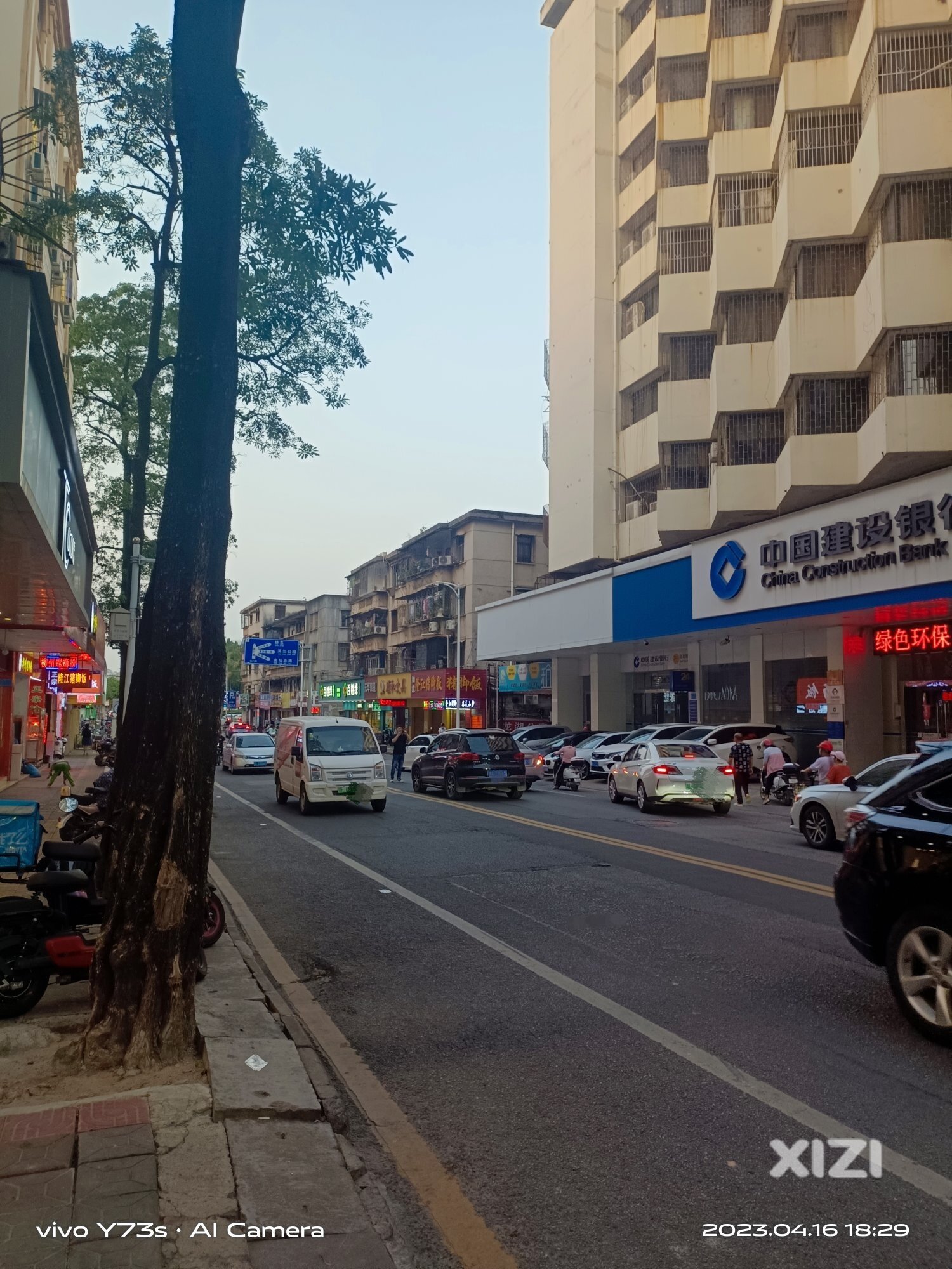 违章变道，要负责。