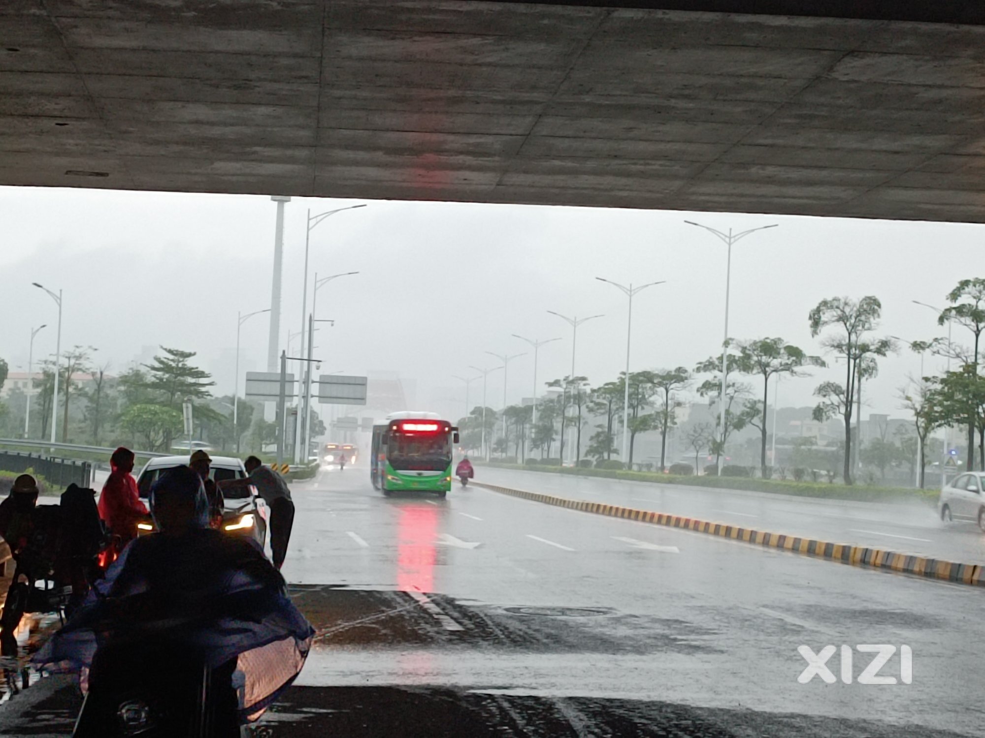 直击暴雨