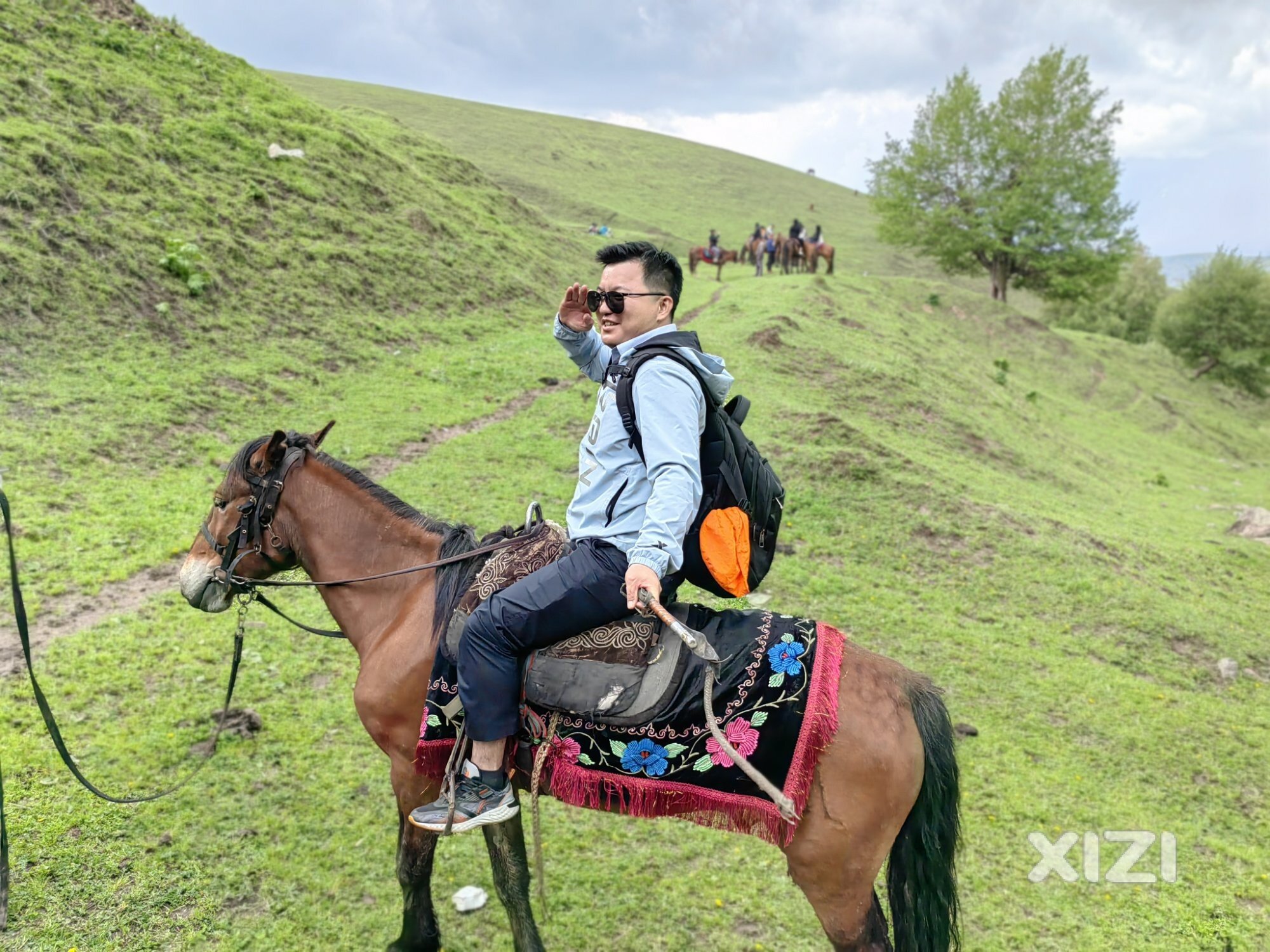 骑马感受这片白云牧场