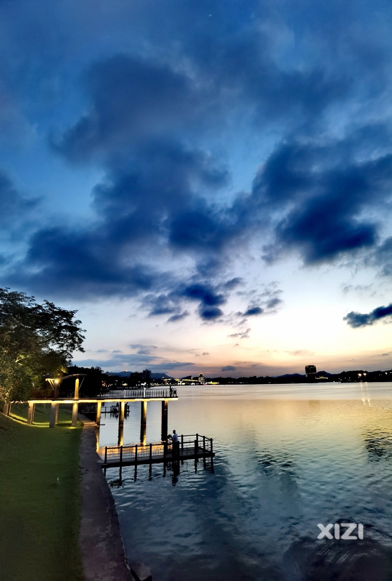 打卡东江两岸迷人夜景
