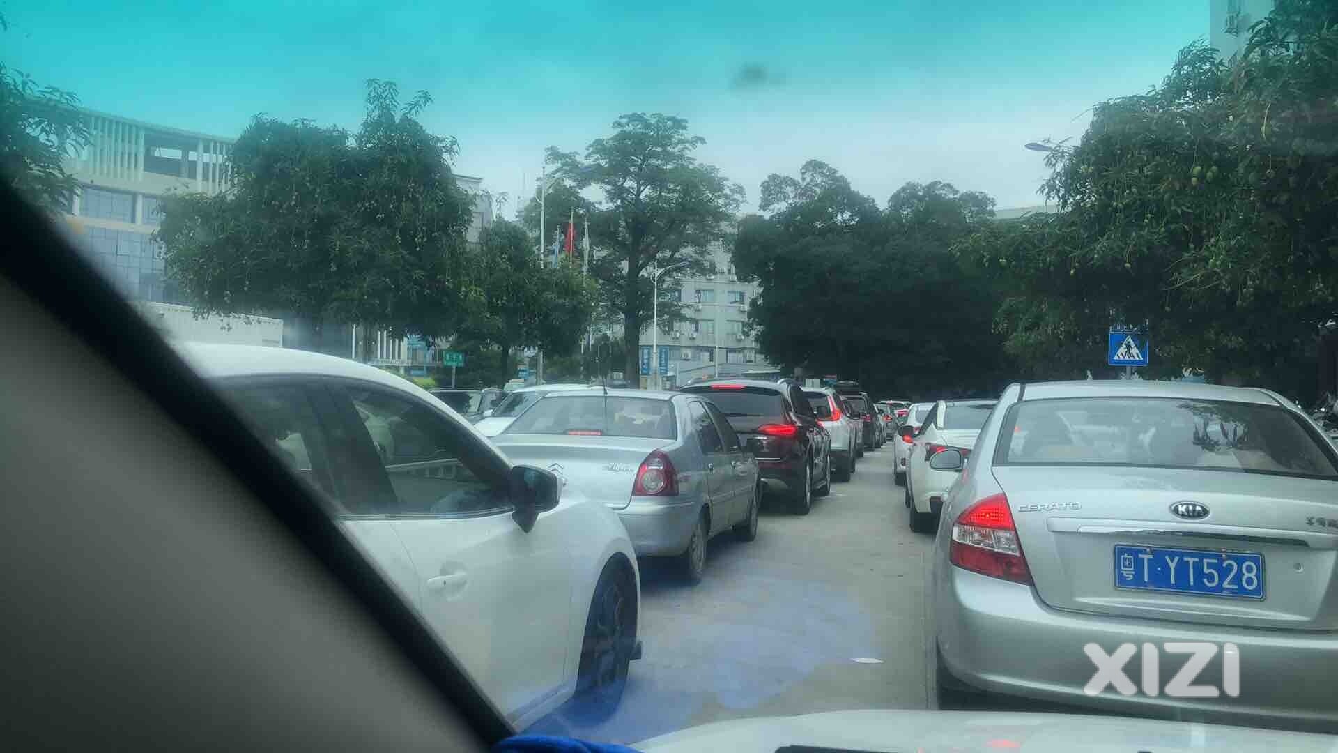 医院车位已经满了，开