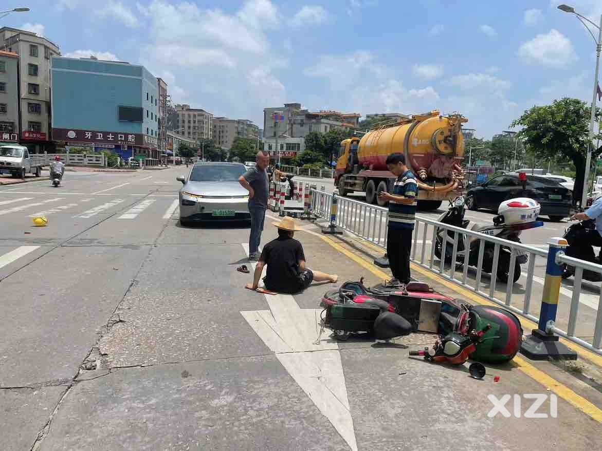 水口黄爵大酒店附近对面马路