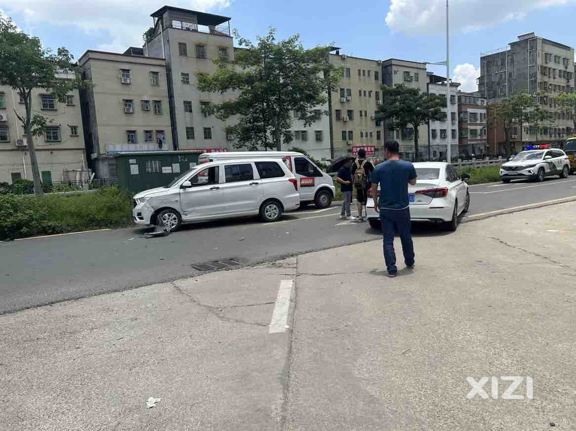 爱我，追我，千万别吻我