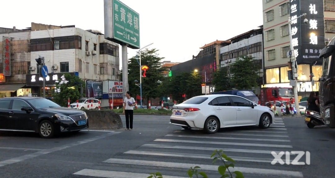 吉隆广汕路没扩建没建红绿灯还经常塞车