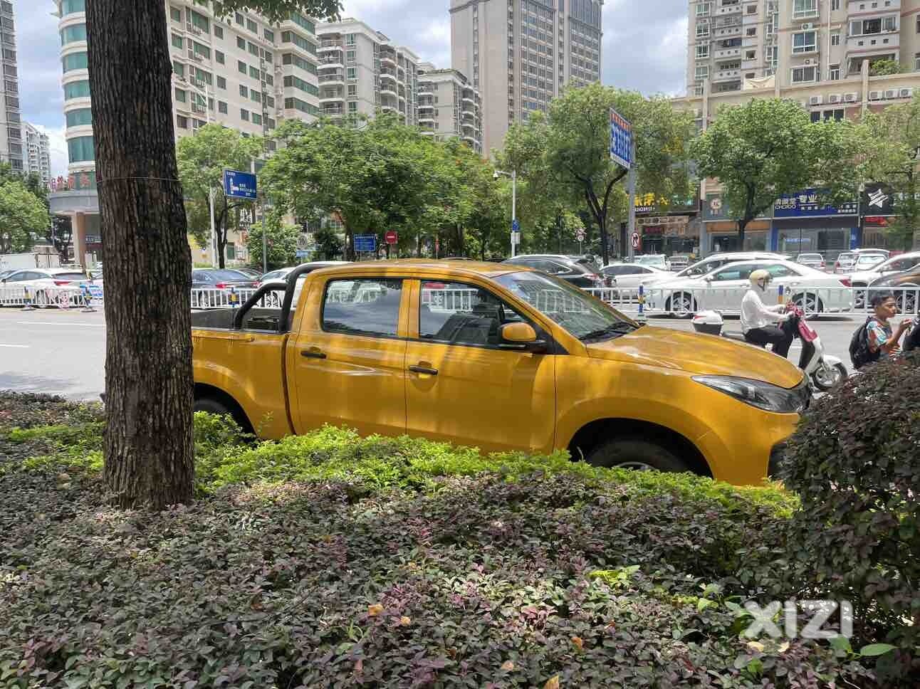 麦地东路鲁惠路口大堵车