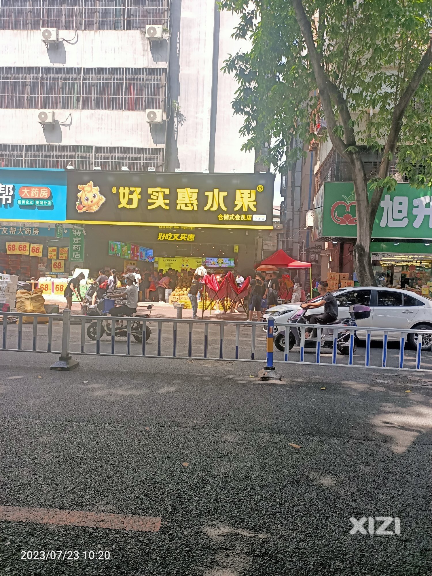 又多了一间水果店，不知道那间水果店好吃又便宜？