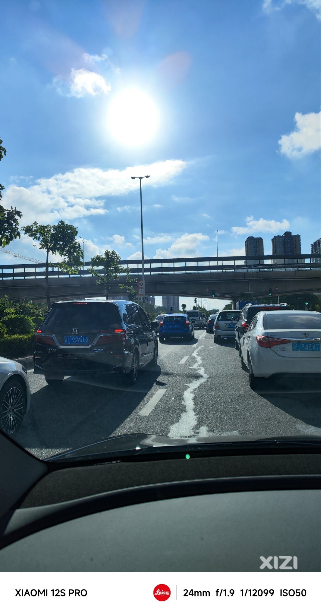 建议有条件的道路设置掉头专用车道