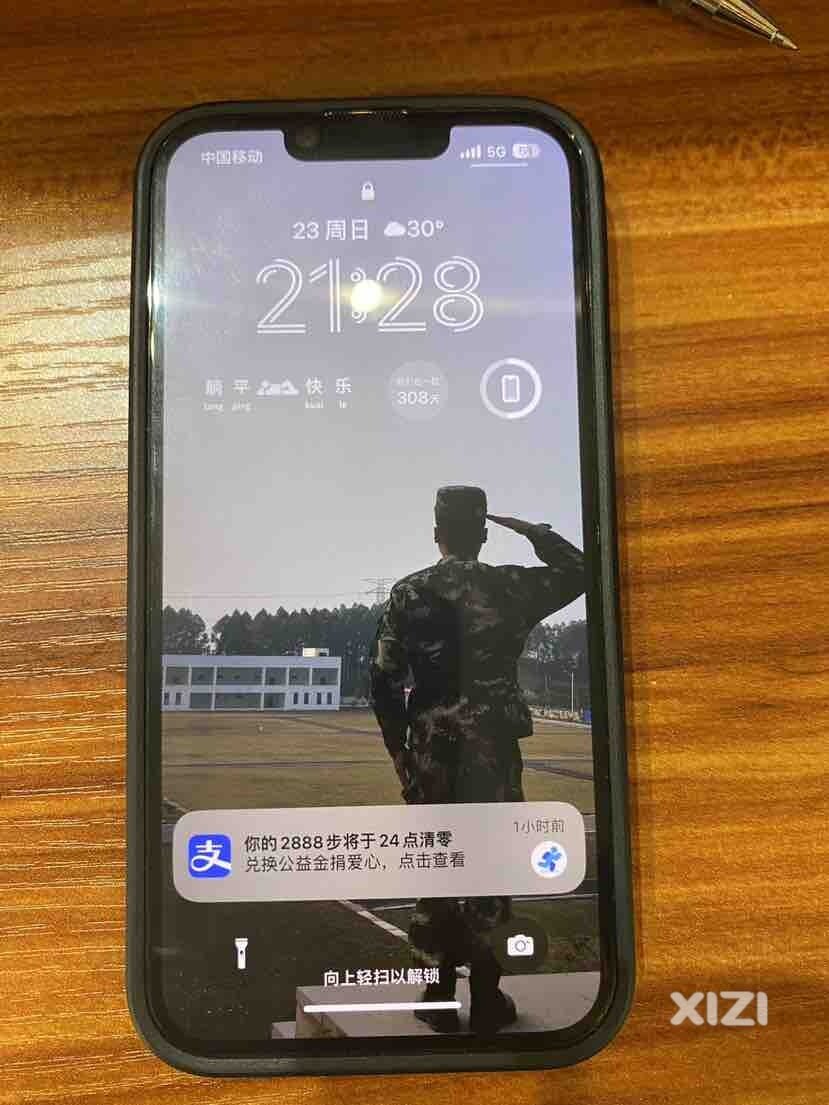 手机屏放上自己的照片！