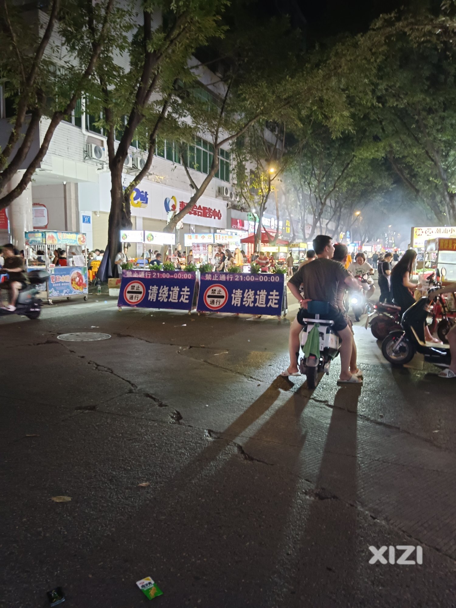 河南岸这条街不允许车辆通过是否符合规定？