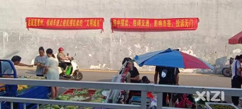 这里简直就像＂阿三＂的市场