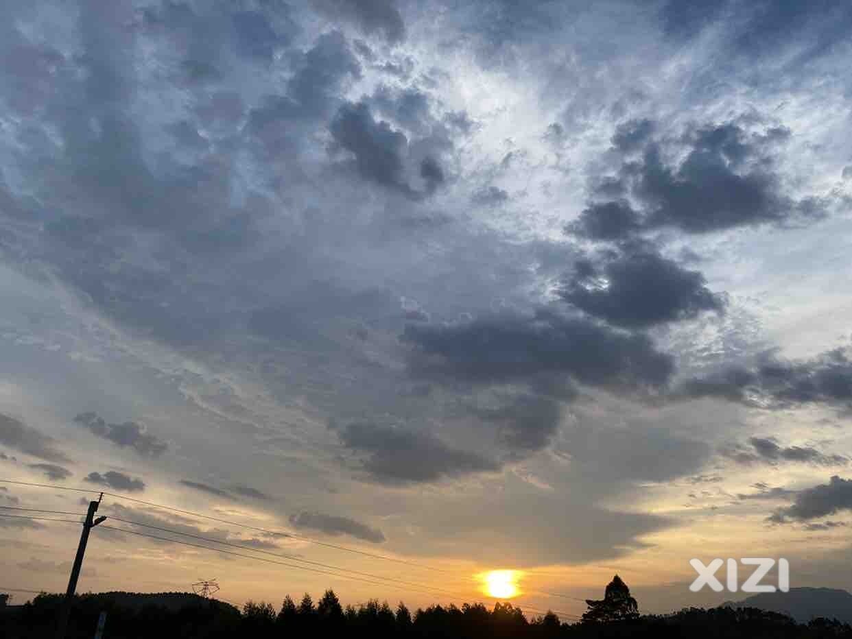 台风来临前的夕阳