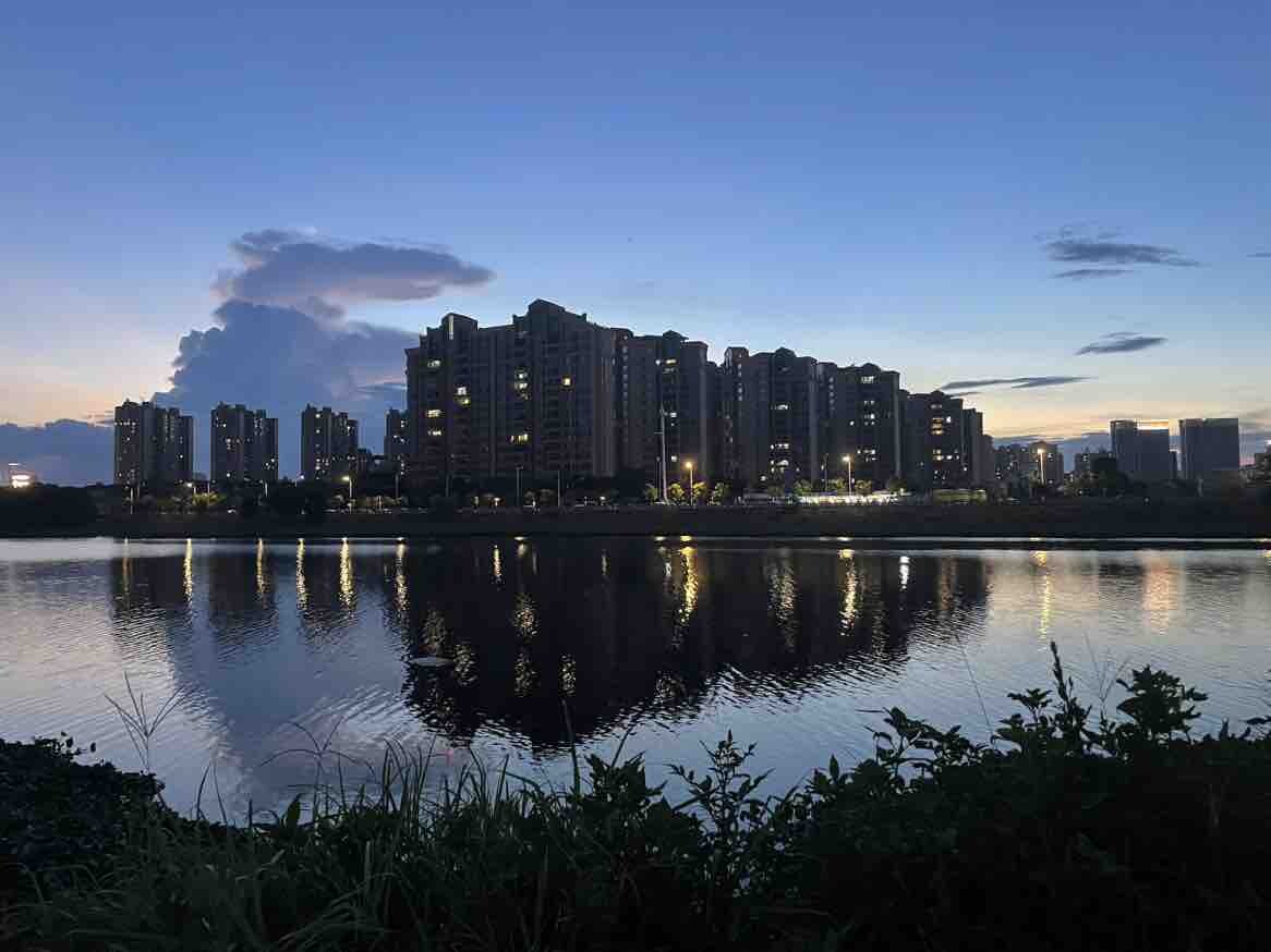 台风 擦肩而过