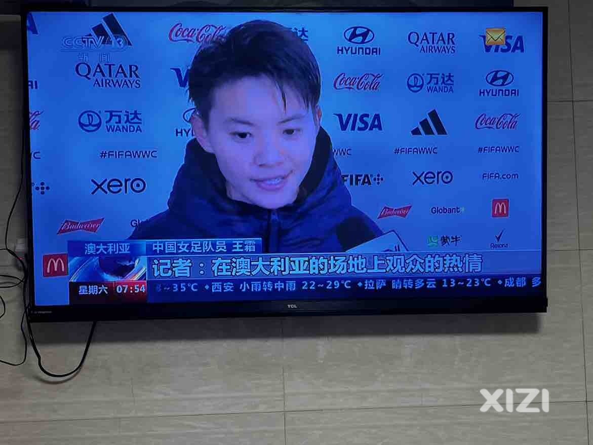 女足赛场上的拼搏，让