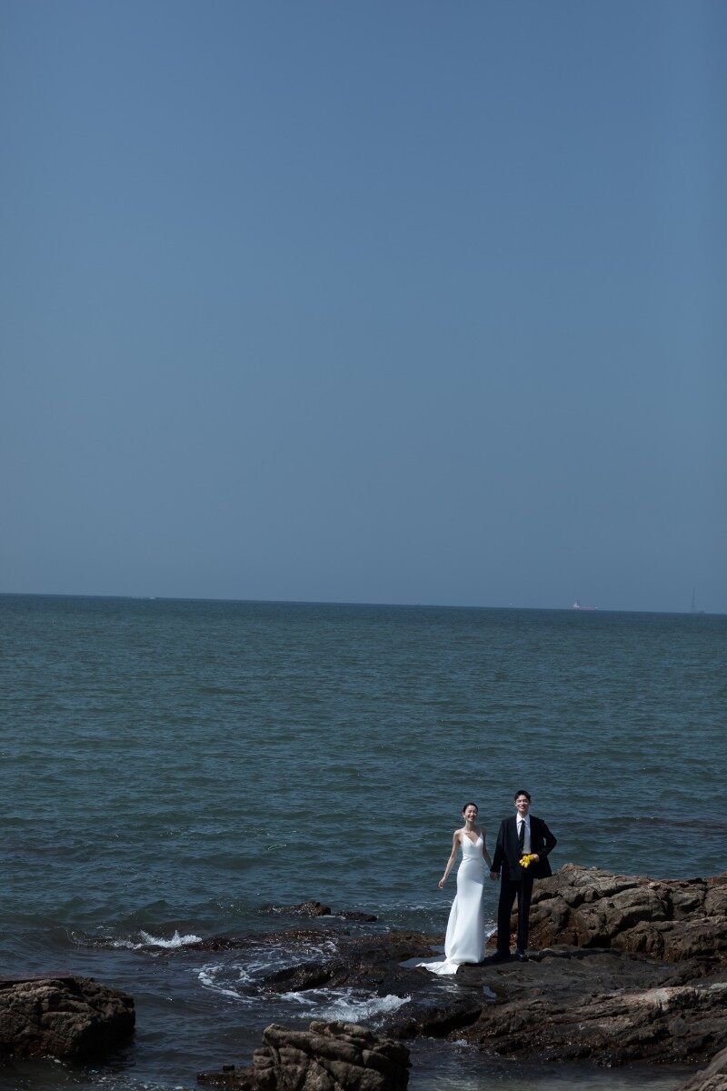 礁石海景婚纱照💙不小心拍成了电影感大片