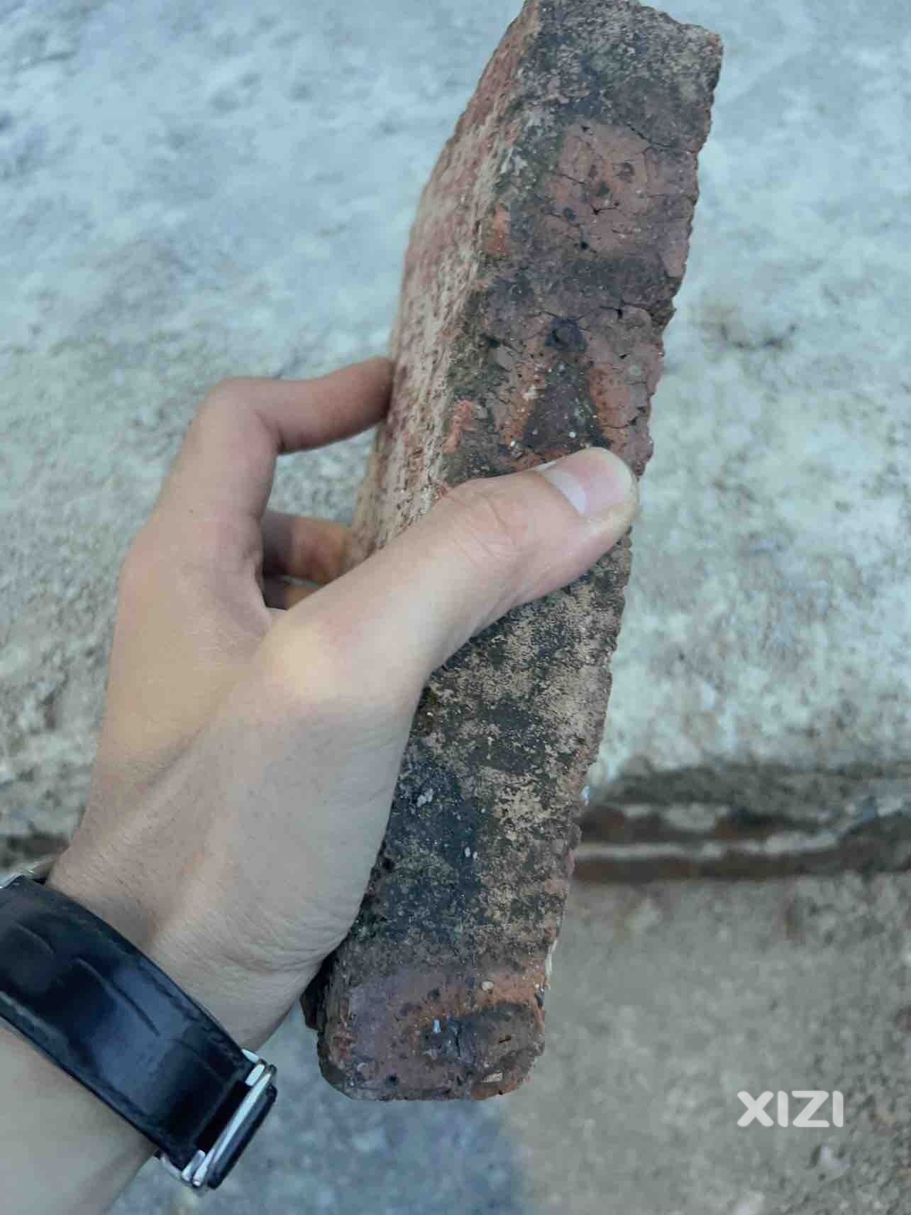 今天的砖格外的烫手