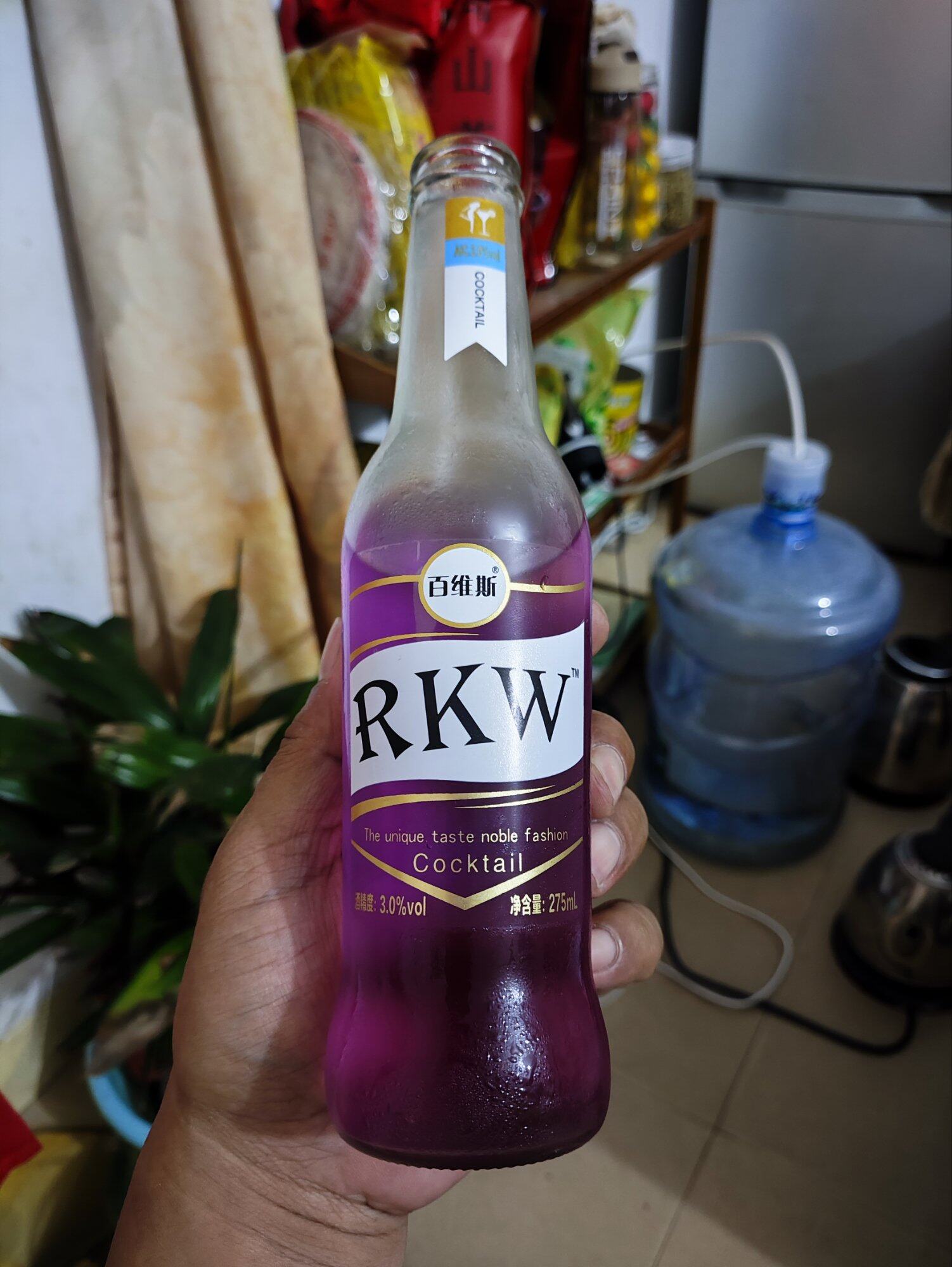 鸡尾酒、红酒，白酒，啤酒，你喜欢喝哪个？