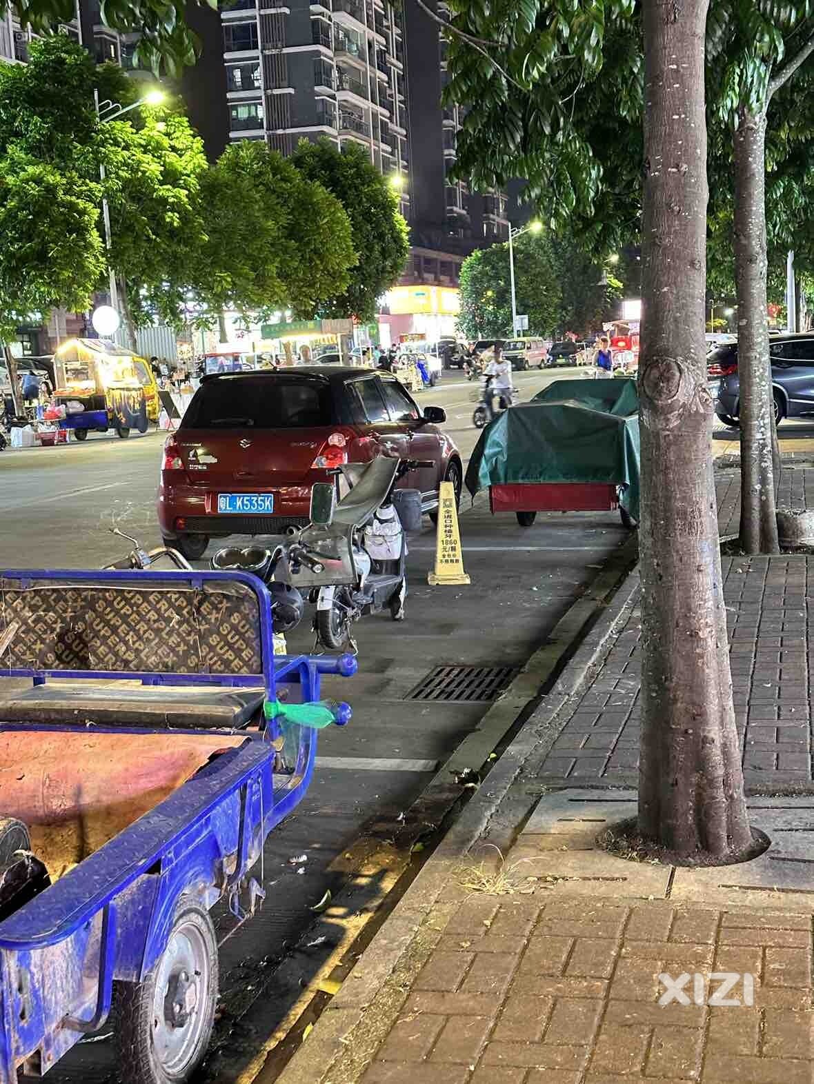 停车位被商家霸占