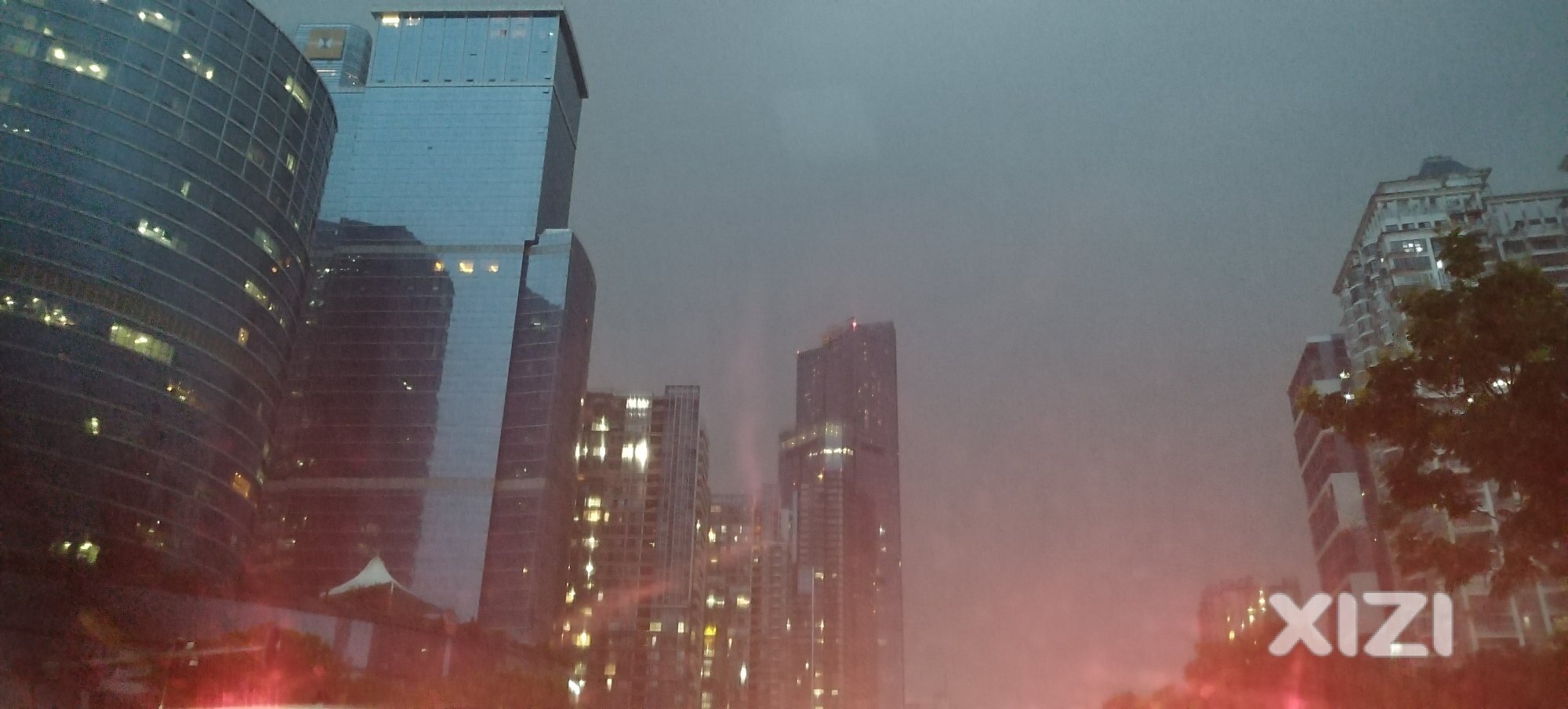 江北好大雨，请车辆慢行，打开雾灯，不要双闪了