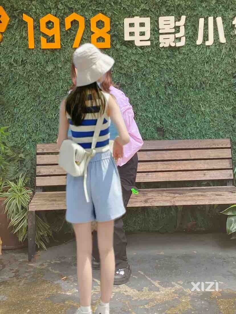 拍照的全是女性