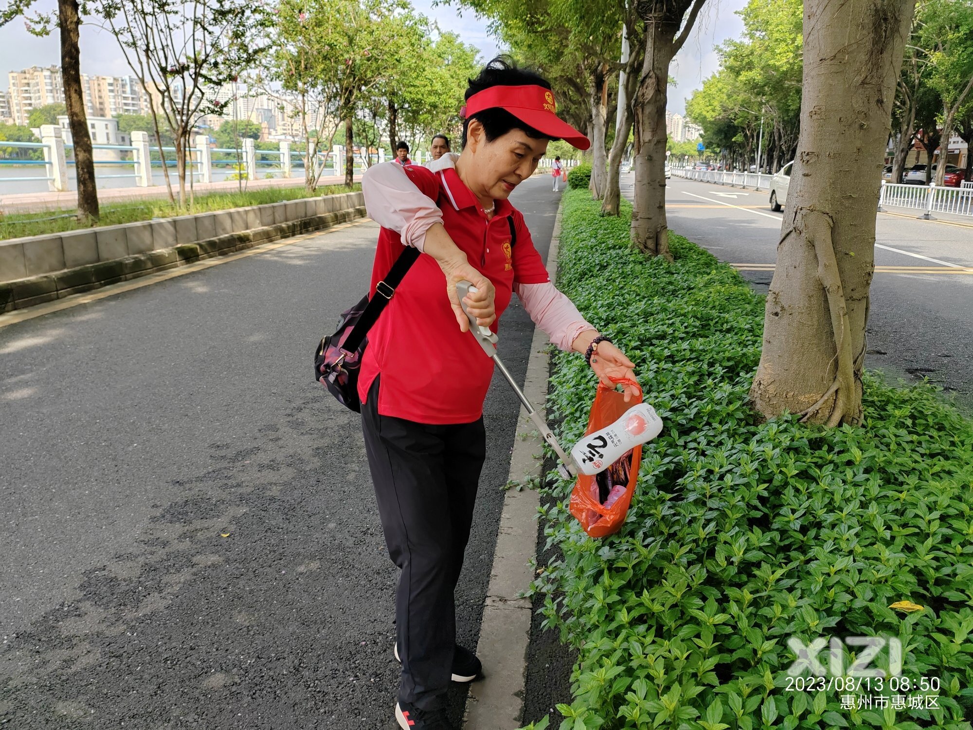 爱护环境跑一“夏”快乐“暑”于你我她！
