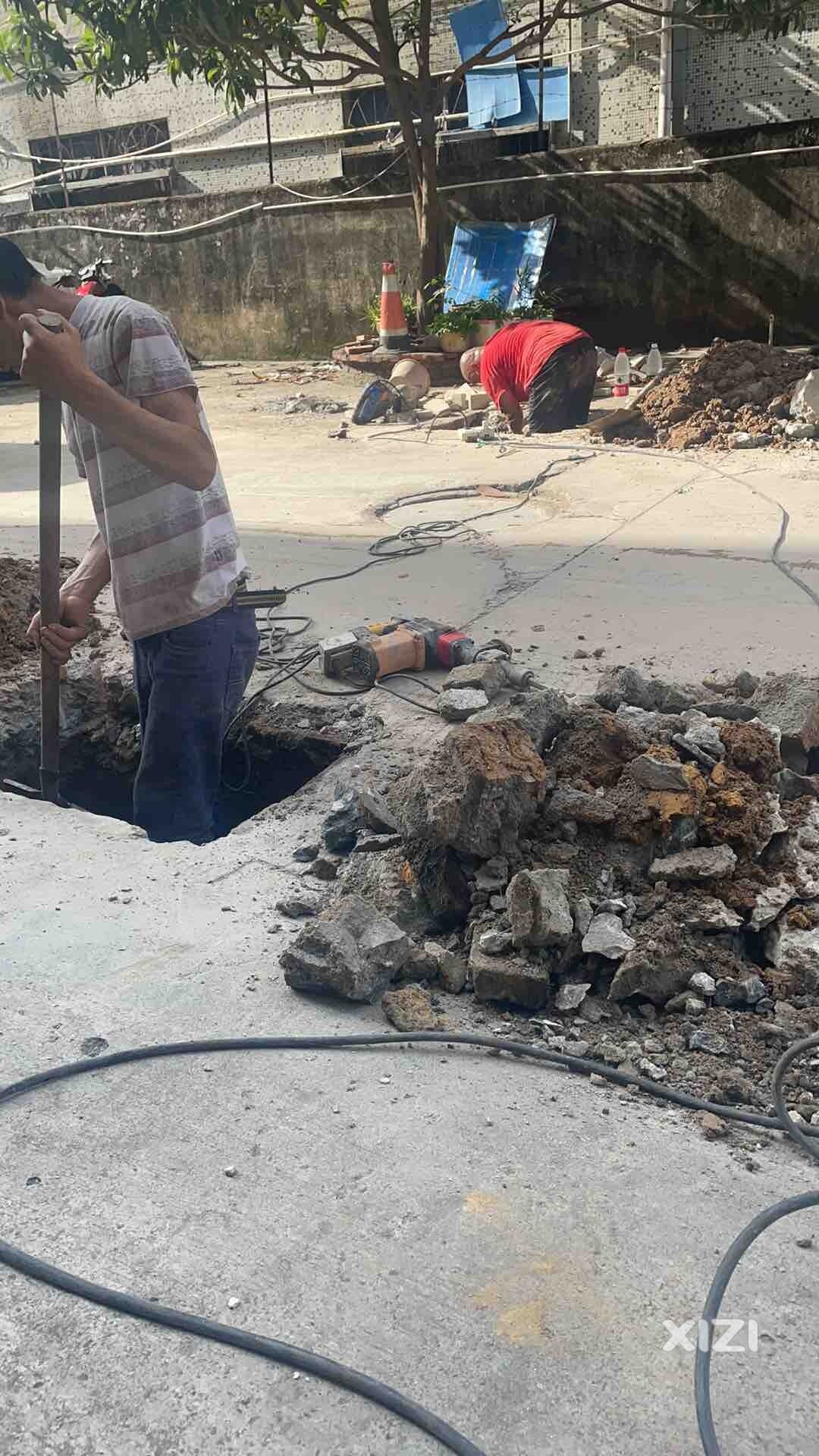 这条街又来开挖了，地下是有文物还是石油