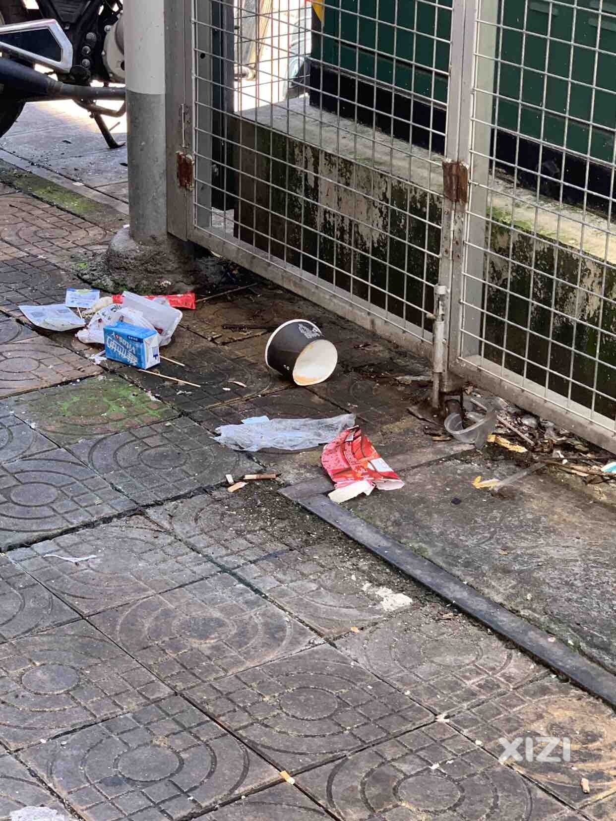 原来在变压器周围的垃