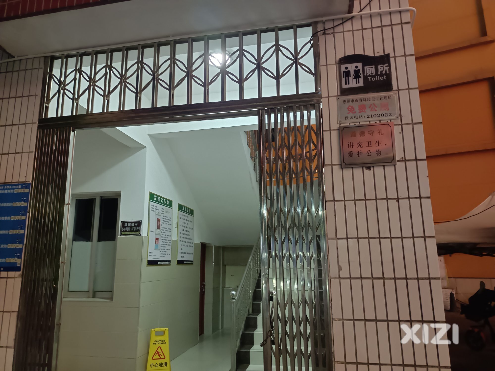 黄塘电脑城的公厕卫生搞的非常好，给负责这儿卫生的阿姨点赞