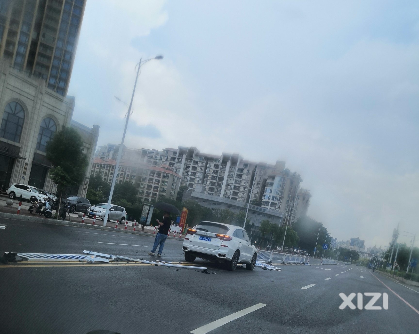 才装了一个多礼拜的护栏，就被。。。来分析下这是什么情况。。。