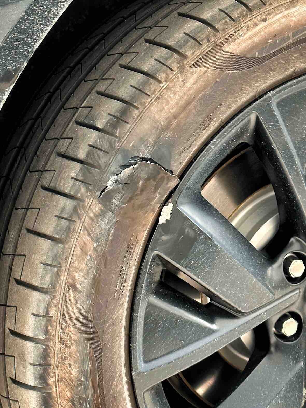 一个月 干爆两辆车的胎 轮毂也干废