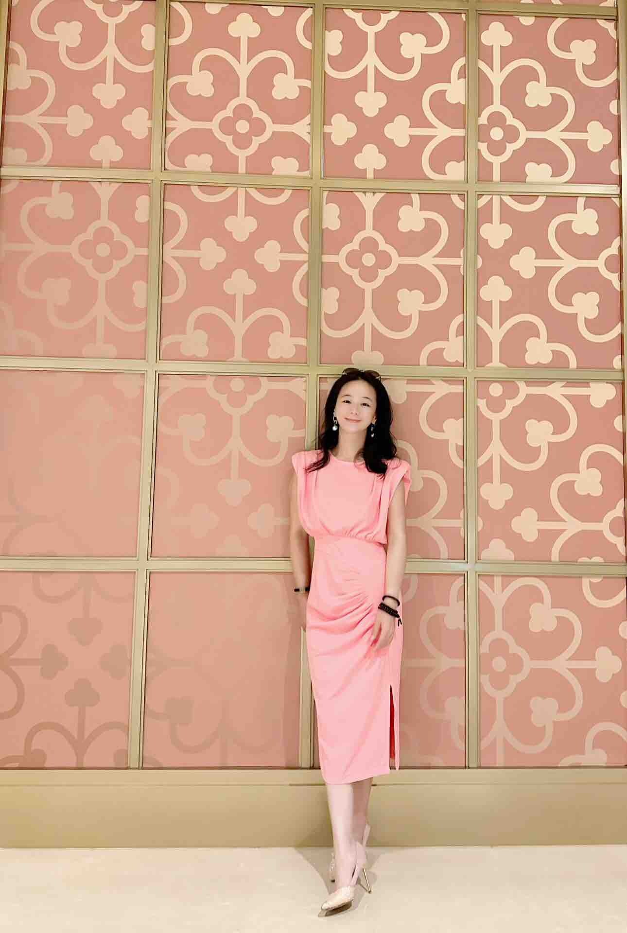 女人不管年纪多大，对粉色都情有独钟