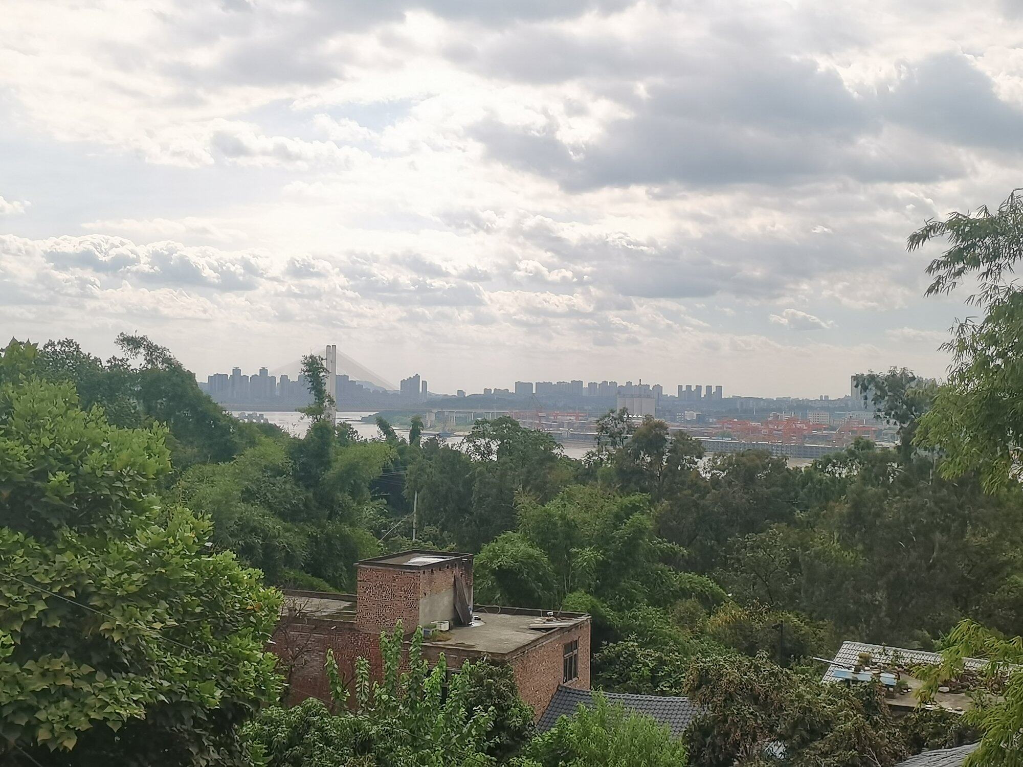 站在房顶，可以看到长