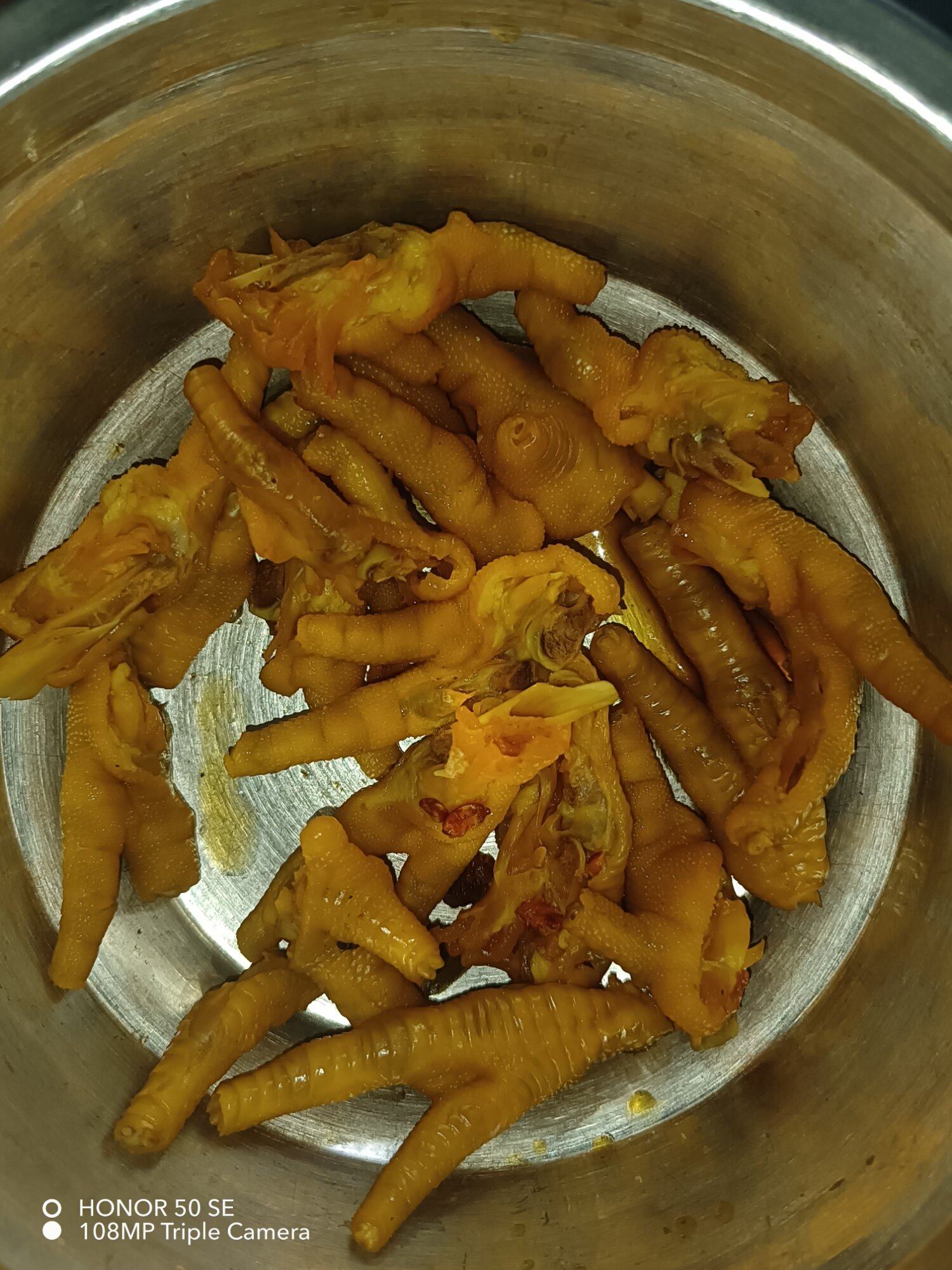 台风天适合做吃的噢，盐焗鸡爪，第一次赏个脸呗