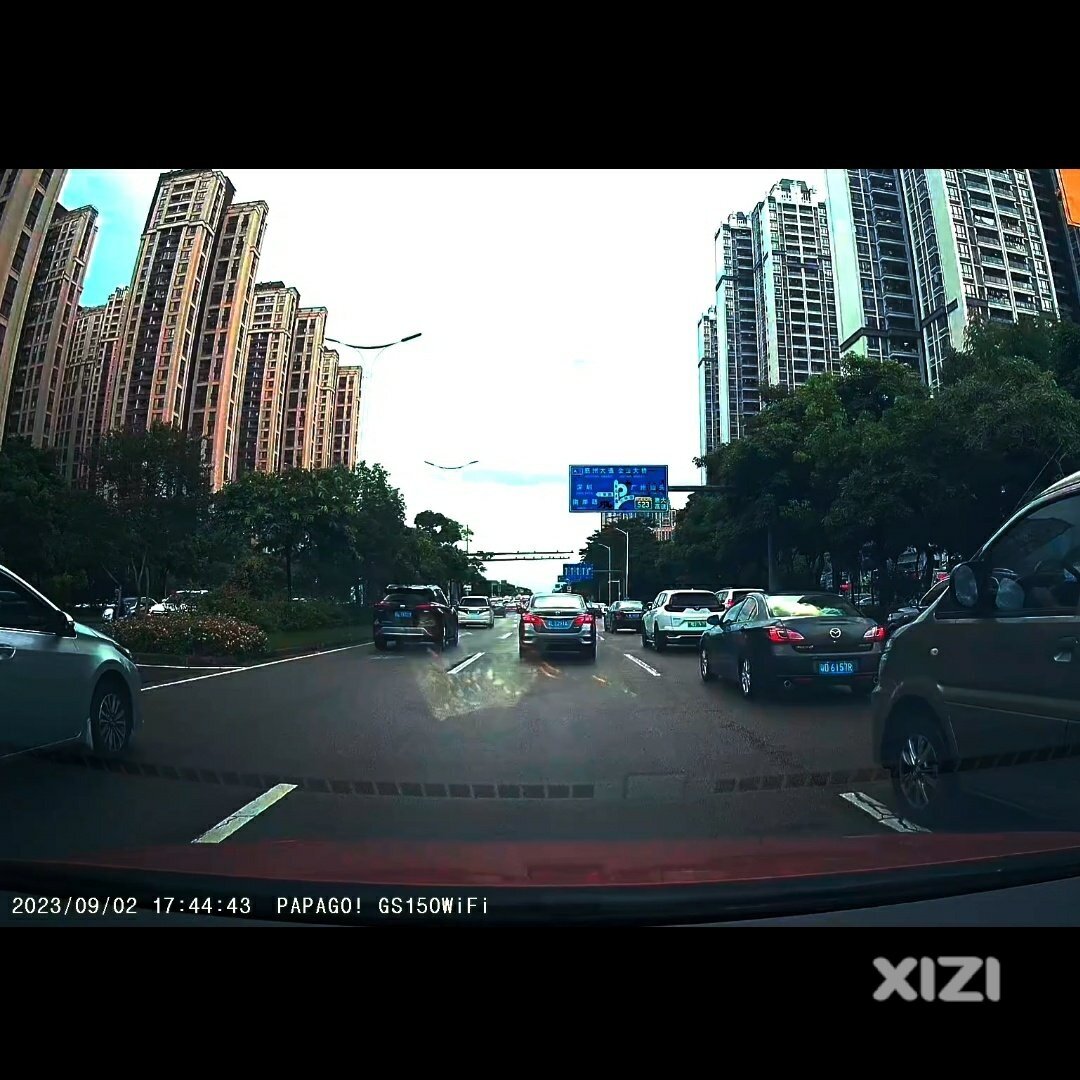 举报一灰色车危险驾驶横跨几车道（交警可以联系我调录像）