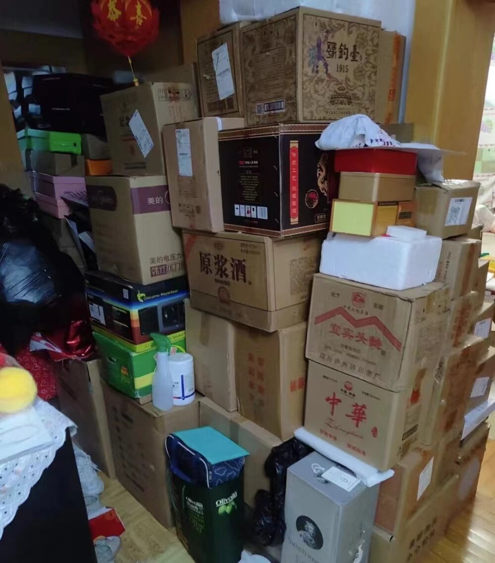 爸妈刷抖音成瘾，根本戒不掉，在上面买各种乱七八糟的东西