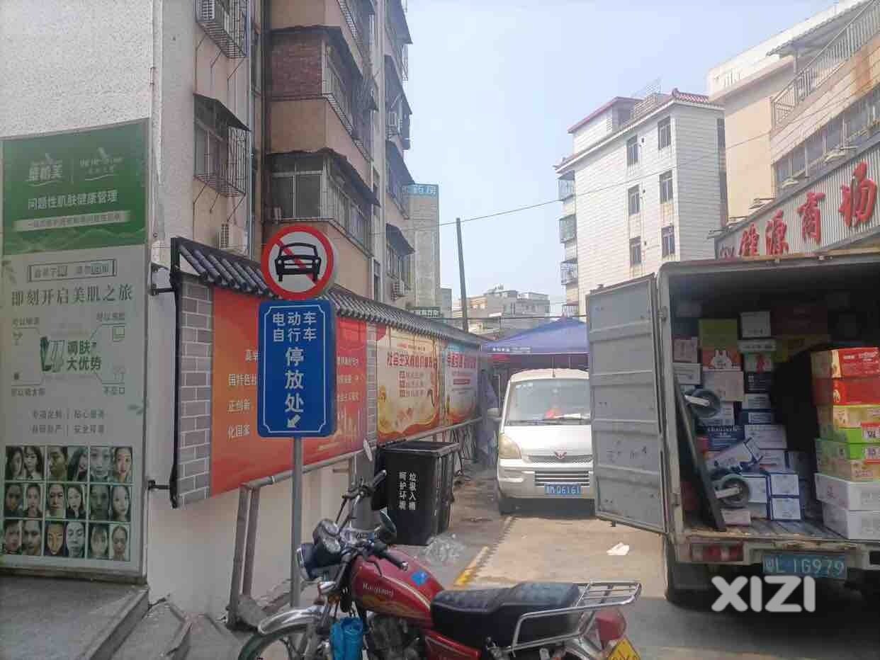 小金口街道办事竟然支持出租公共道路便民停车点