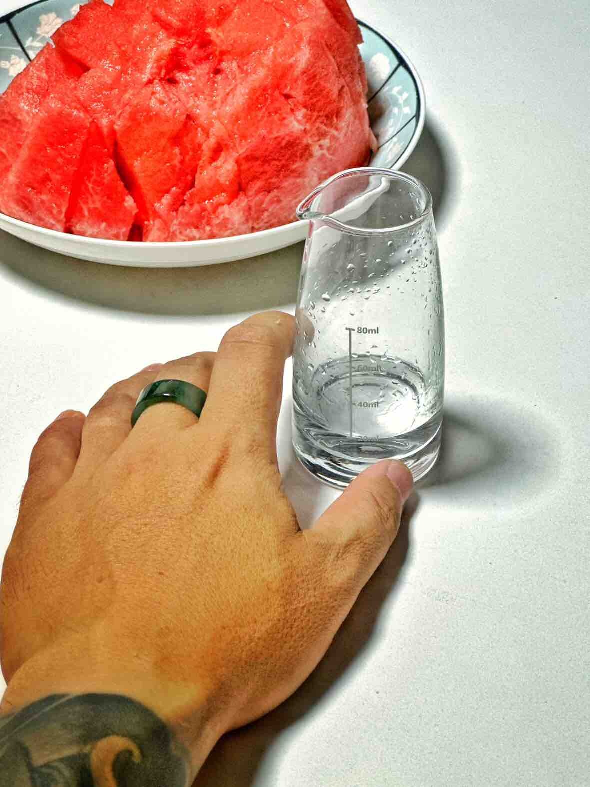 穷  搞半斤散酒  解几分忧愁
