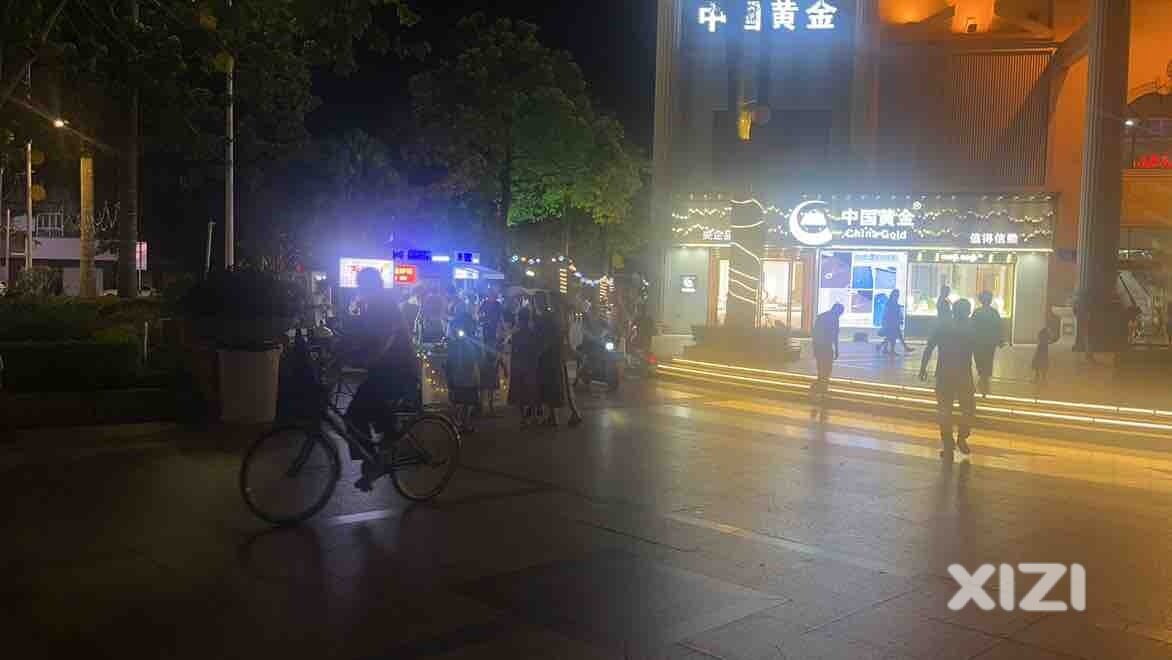 台风过后的数码街