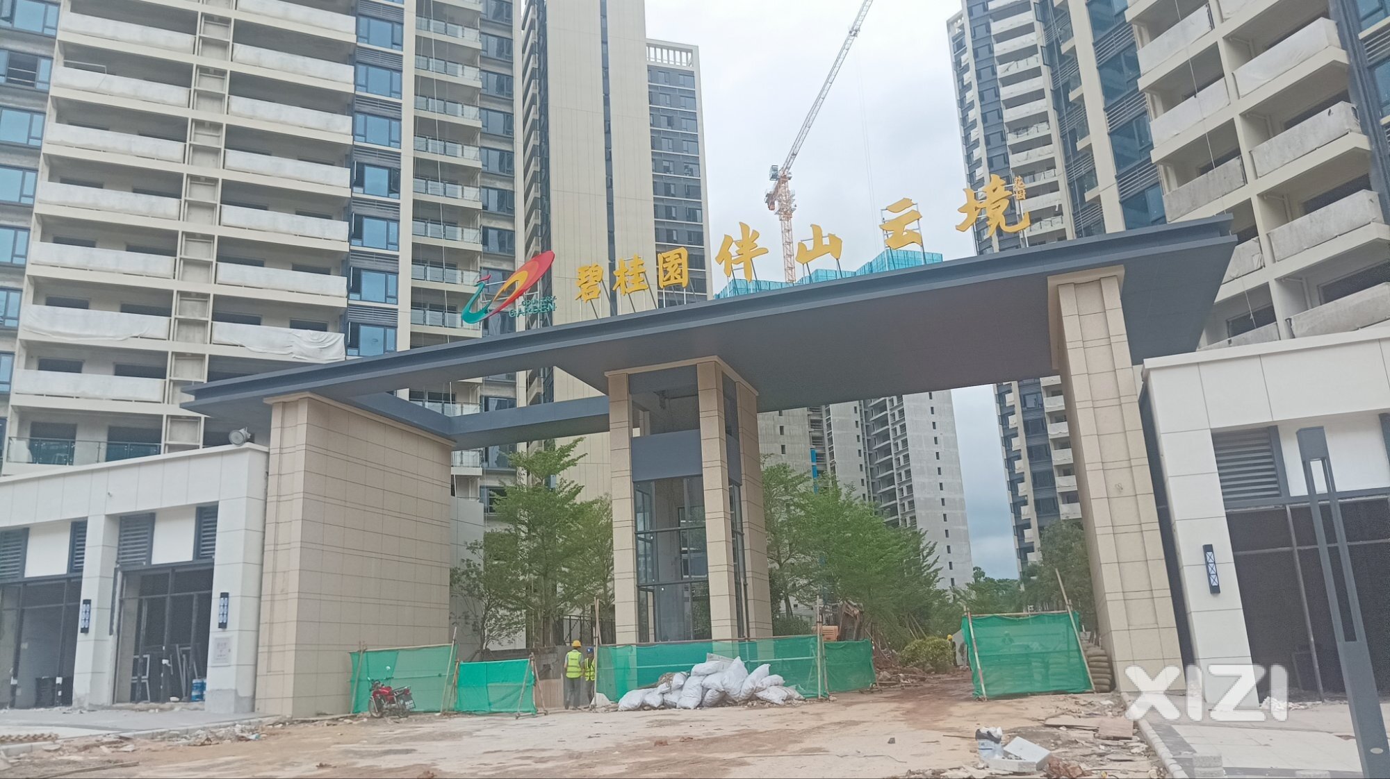 陈江碧桂园伴山云境小区大门挂上牌了