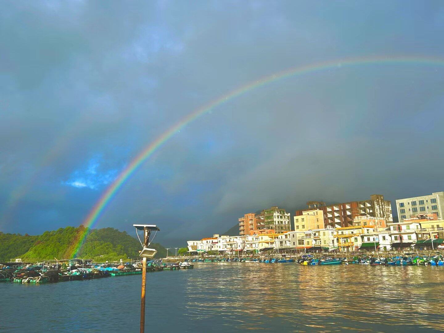 雨后的渔村