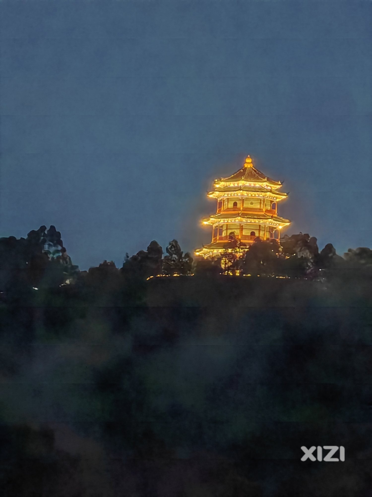 云中凤凰阁
