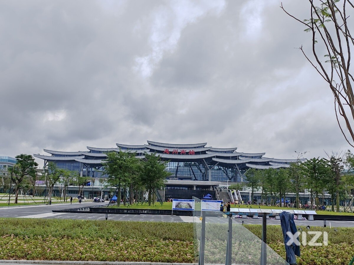 广汕高铁惠州南站，样子好丑，不实用