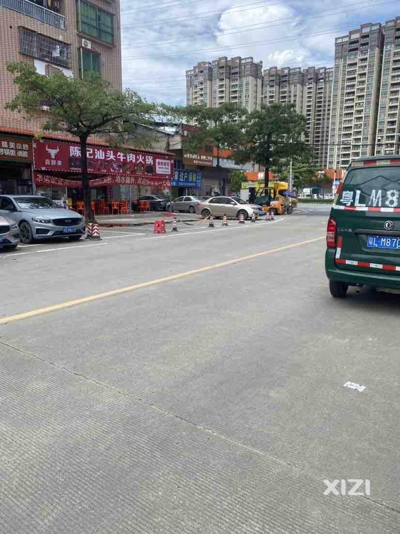 这些车位是商家所有？他们有权这样做吗，又该找哪个部门反映情况？