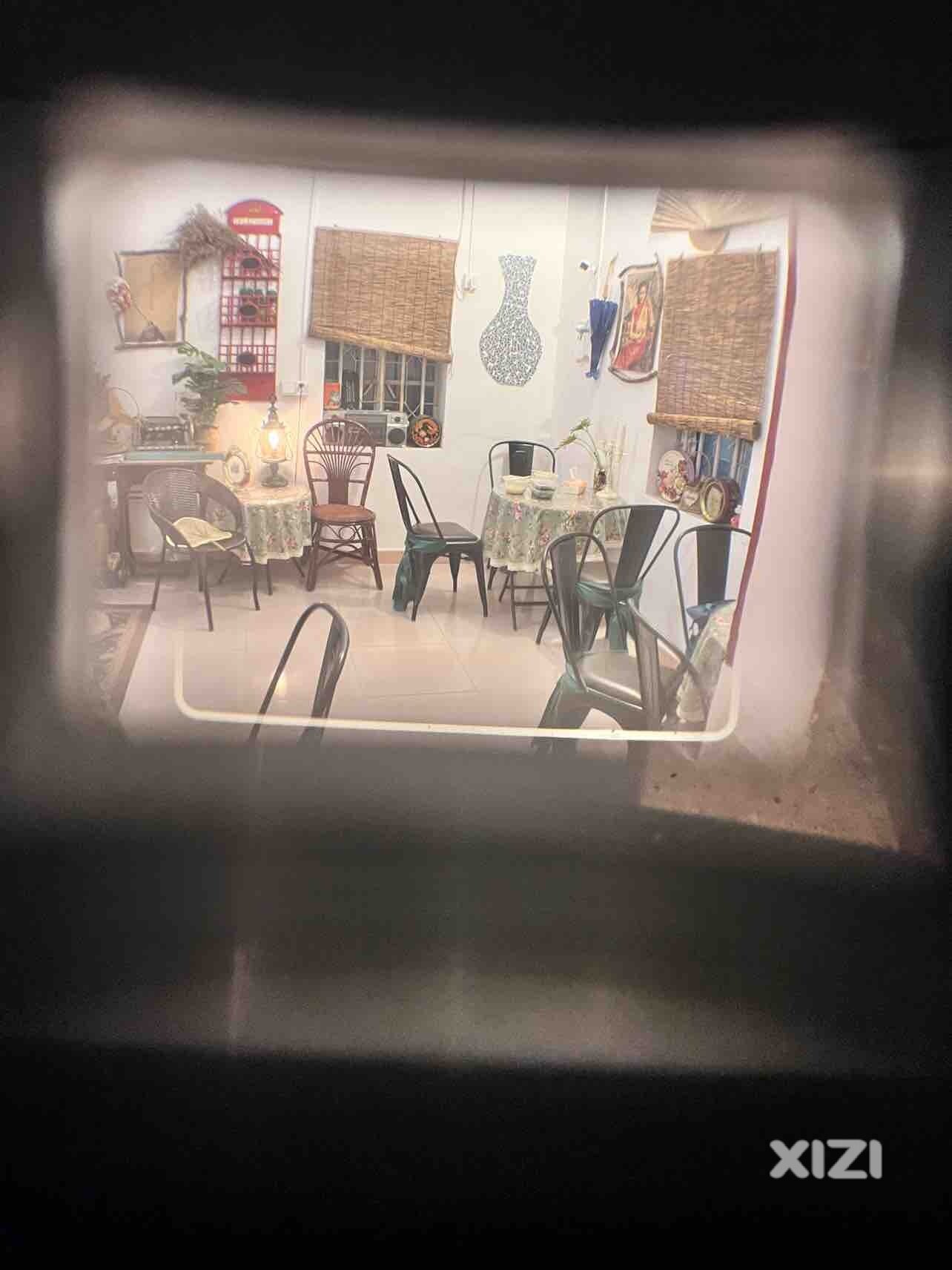 70/80年代风的怀旧复古饮品店