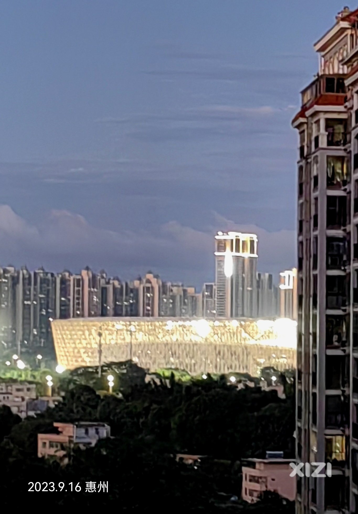 东边鸟巢西晚霞