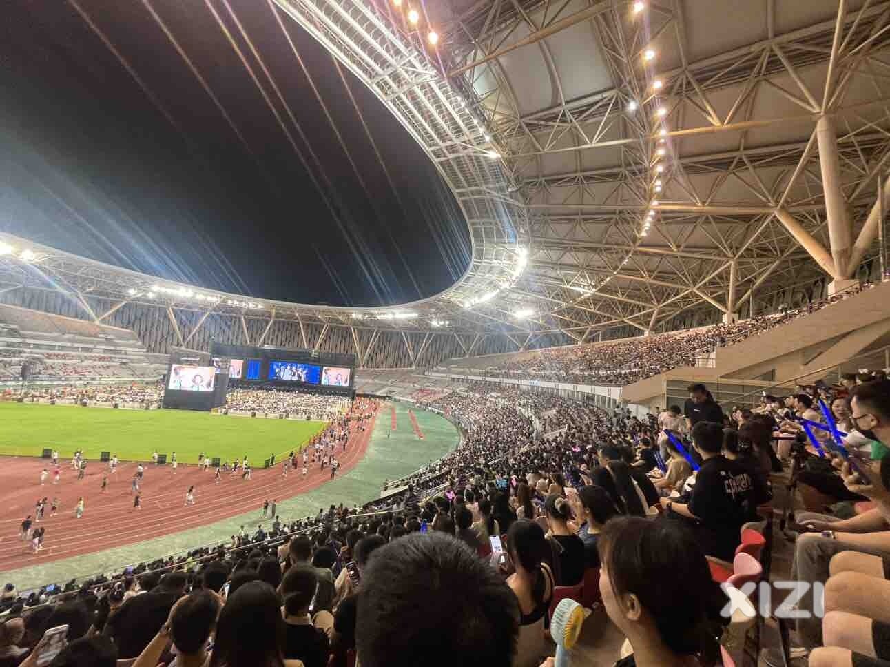 坐山顶听了一场演唱会