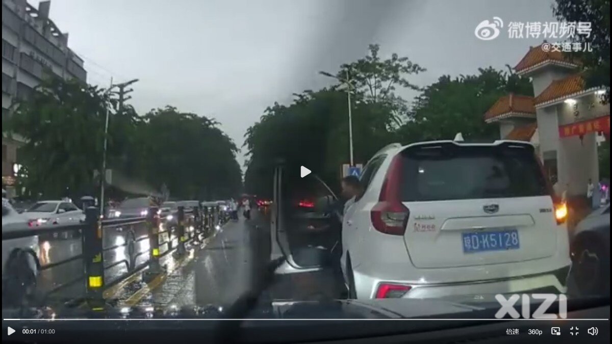就停路中间接个娃你就曝光