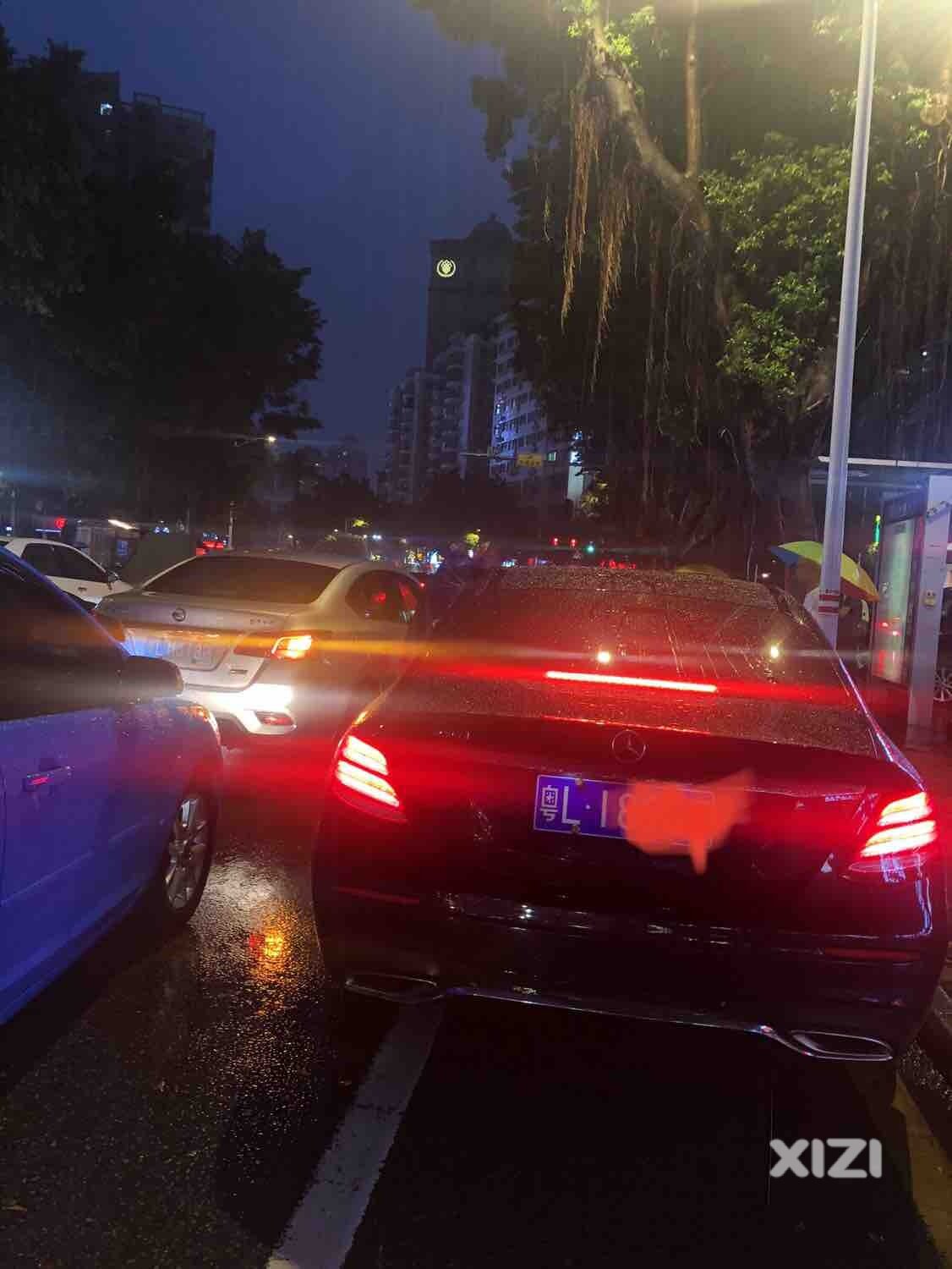 小车占用非机动车道