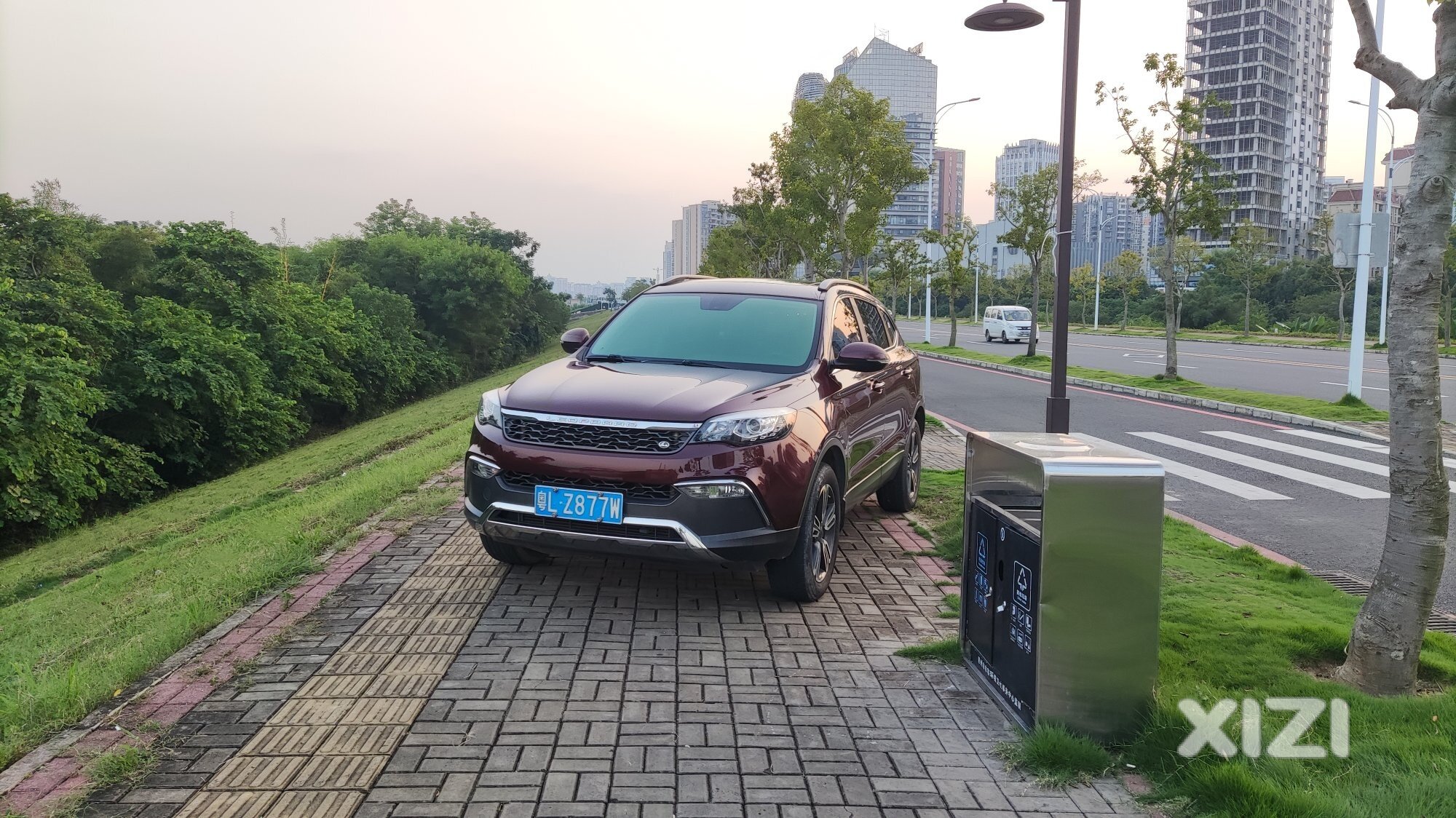 随意占人行道，很无道